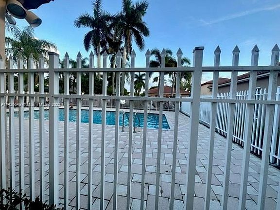 5th image of 19272 NW 14th St