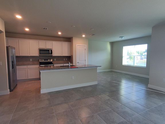 5th image of 942 Cagan Crossings Blvd