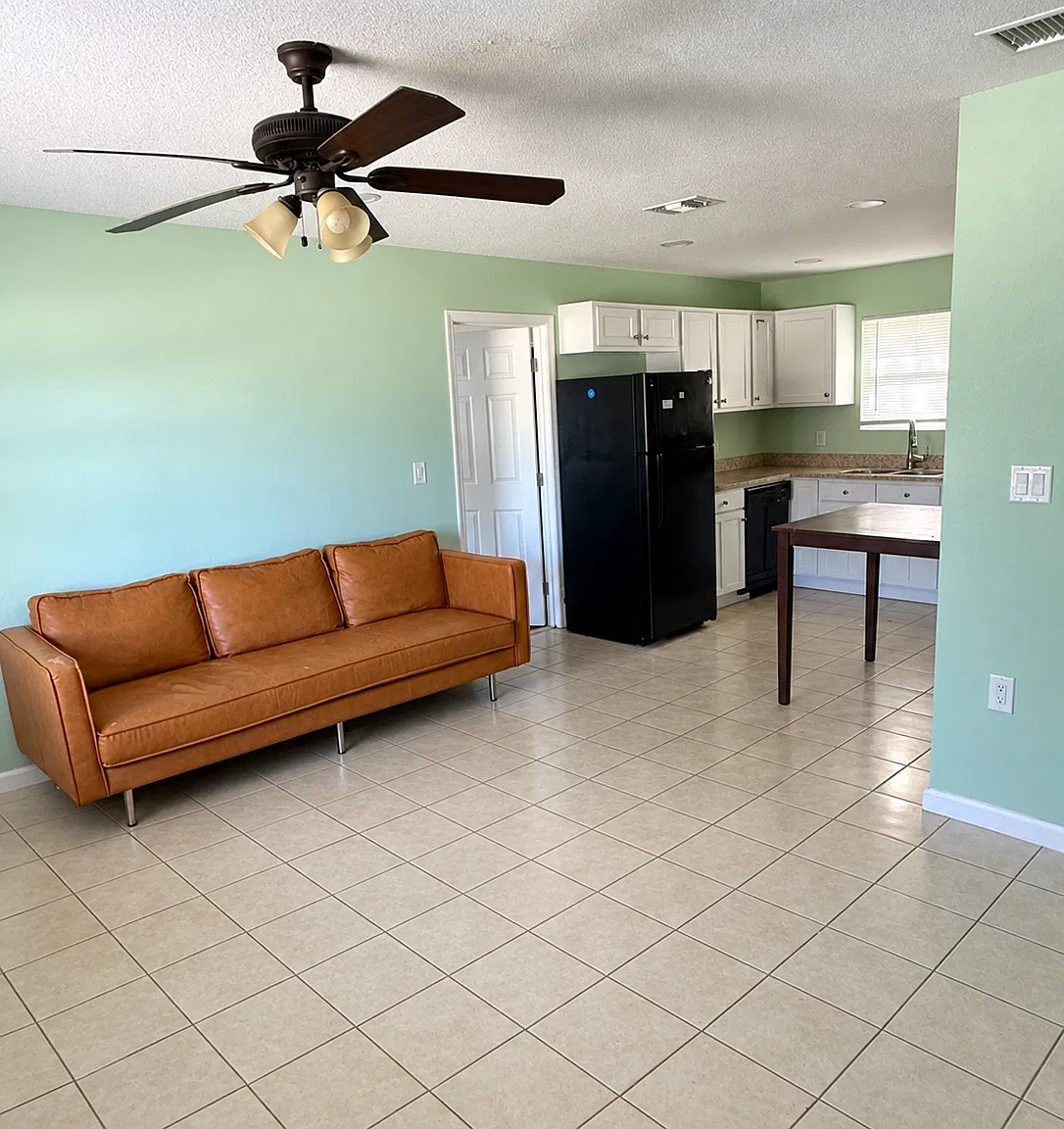 4 bed, 1045 sqft, $2,200 — Photo 3