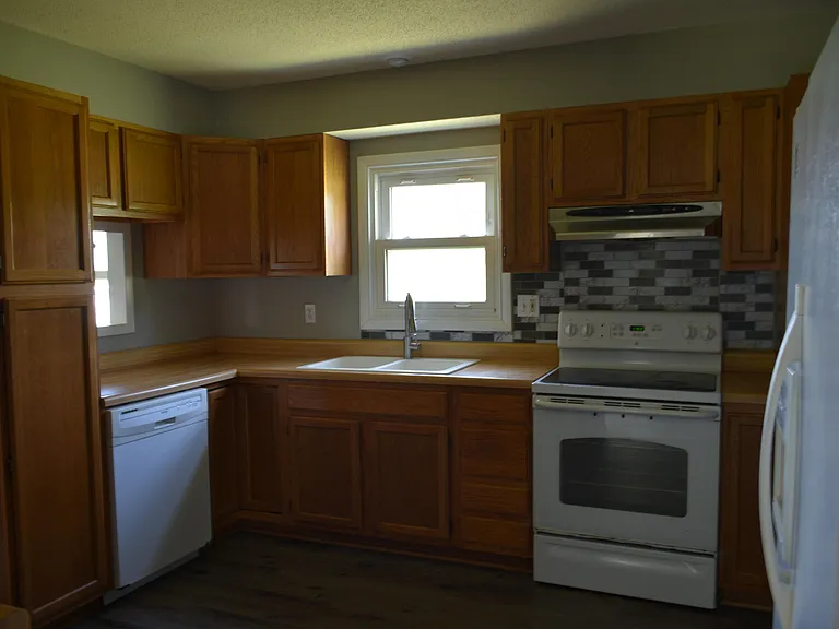 714 E Nance Dr — Photo 5