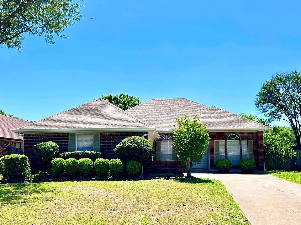 2735 Wentworth Dr