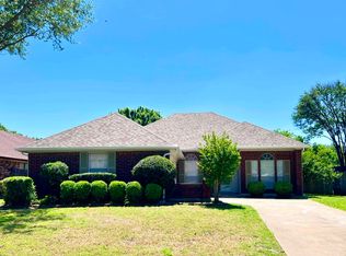 2735 Wentworth Dr, Grand Prairie, TX 75052