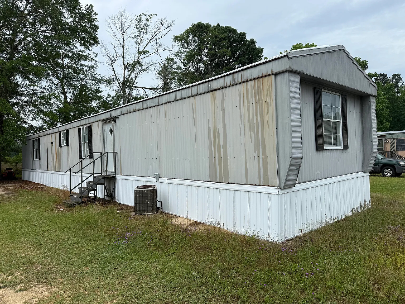 3 bed, $950 — Photo 1