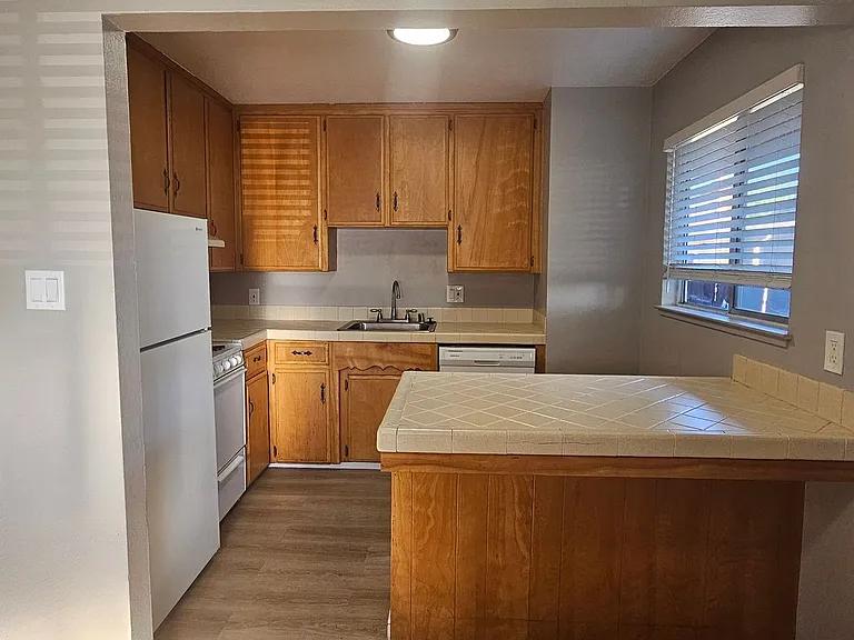 5901 S Land Park Dr — Photo 19