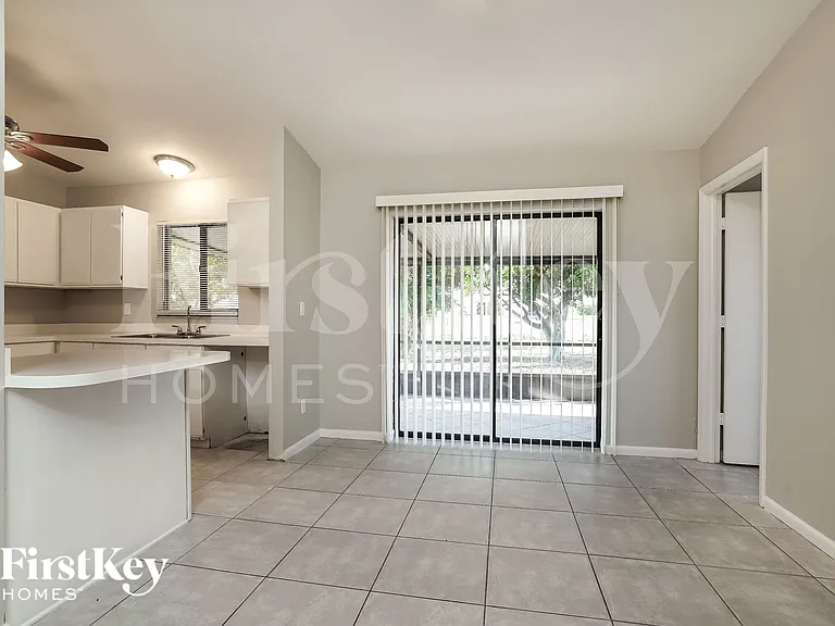 2022 NW 9th St — Photo 5
