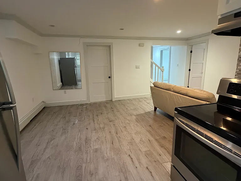 3 Rossmore Ave #3 — Photo 3