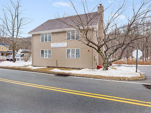 4th image of 328 Green Pond Rd