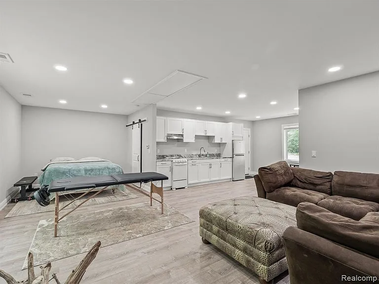 3511 Lakecrest Dr — Photo 50