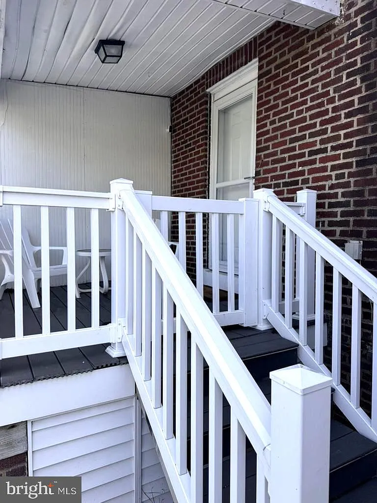 3 bed, 1.5 bath, 1400 sqft, $2,150 — Photo 2
