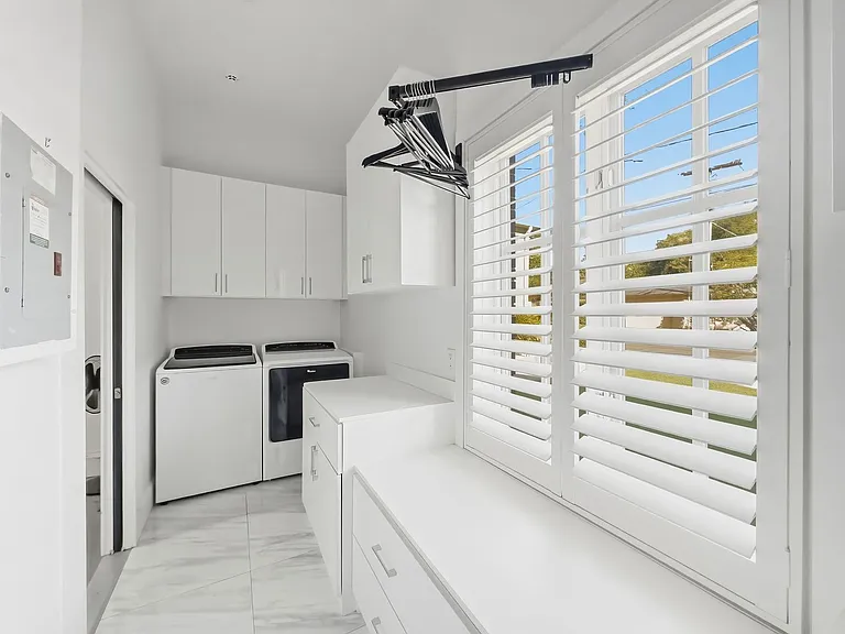 2418 W Palm Dr — Photo 11
