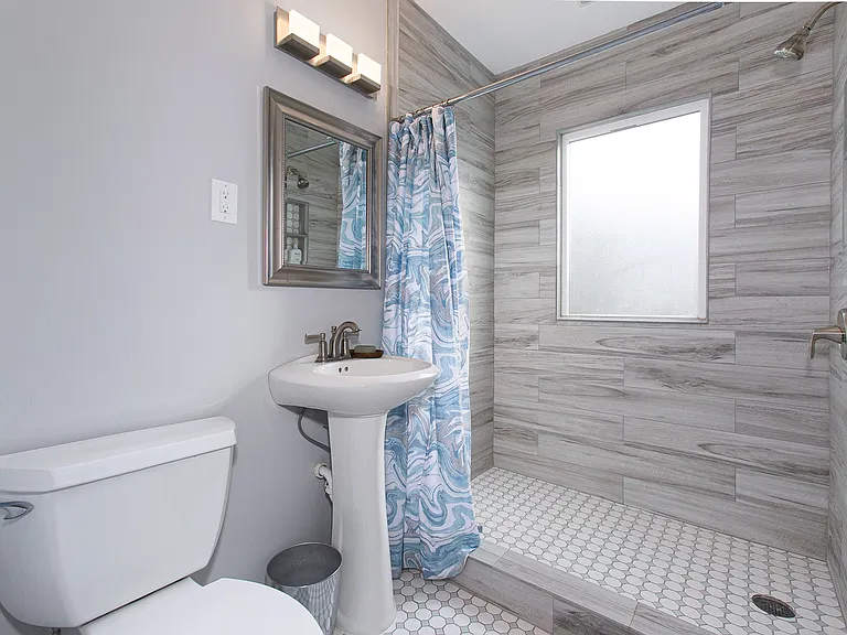 225 S Bleckley Dr — Photo 9