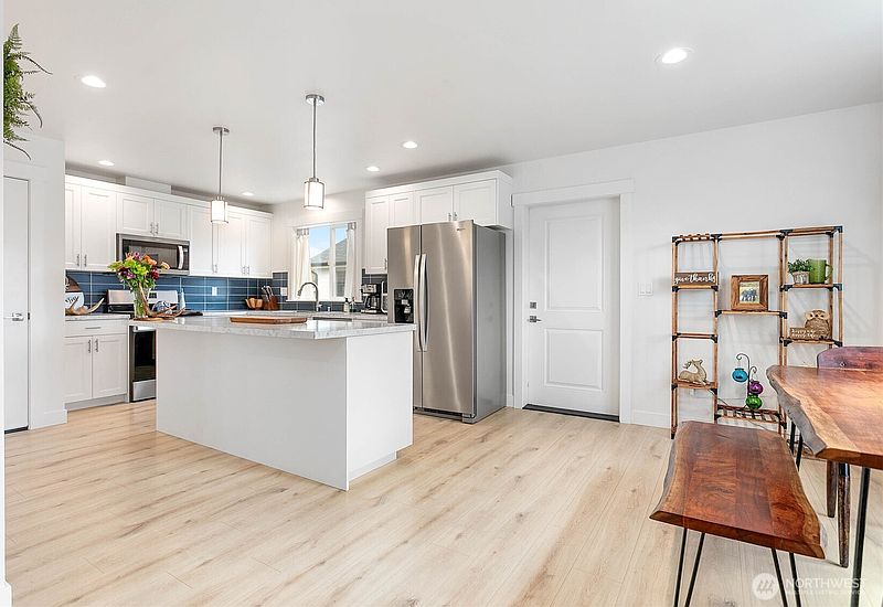 4th image of 226 Morton Street
