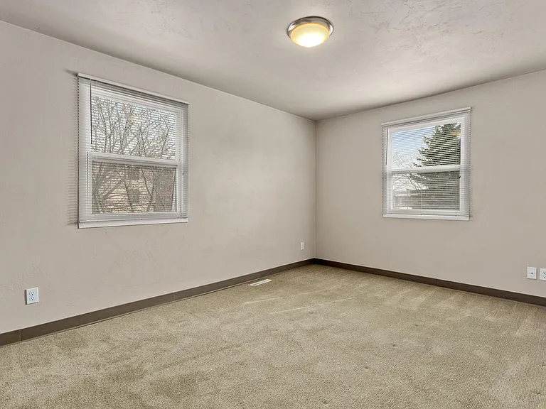 2629 N Helen St — Photo 14