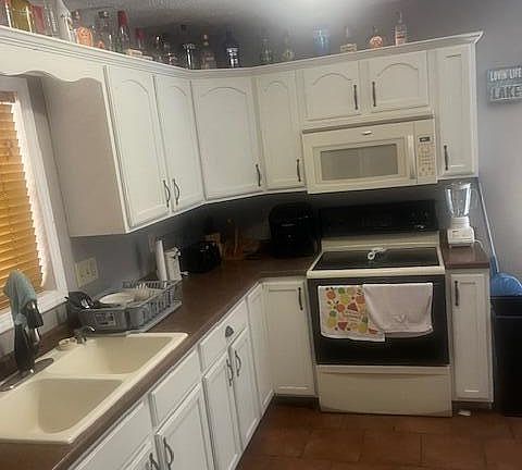 4th image of 641 S Riverbend Rd