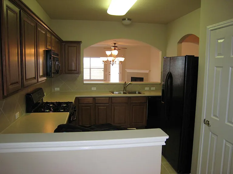 3805 Bronco Bend Loop — Photo 3