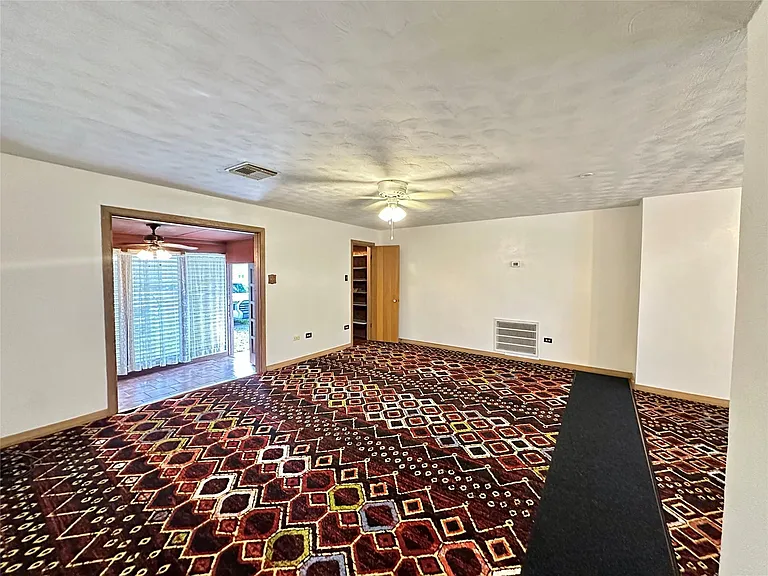 2810 N Houston Dr — Photo 17