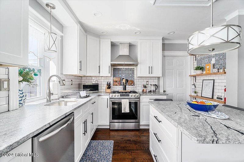 5th image of 92 Ballston Avenue