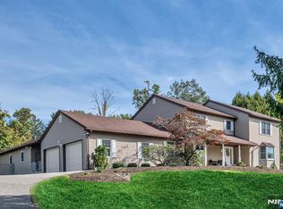 15 Cobbler Ln, Mahwah, NJ 07430