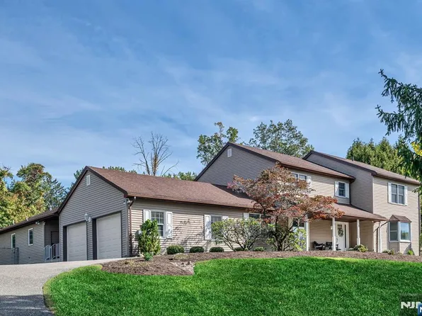 15 Cobbler Ln, Mahwah, NJ 07430