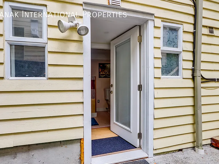 2385 Bridgman Ave — Photo 8