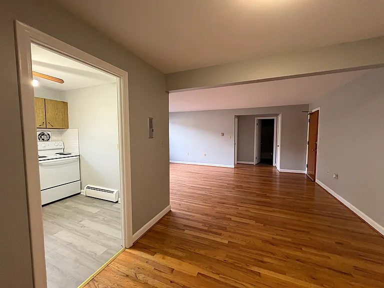 138 Store Ave #3F — Photo 6