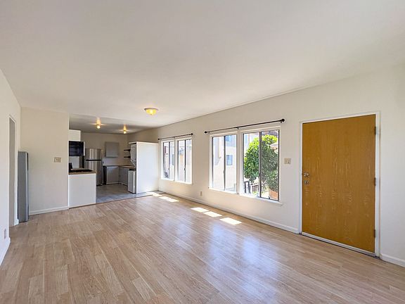 4th image of 1517 E Maple St #B