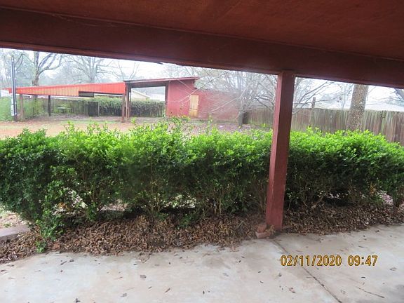 3rd image of 702 Lindsey Ln
