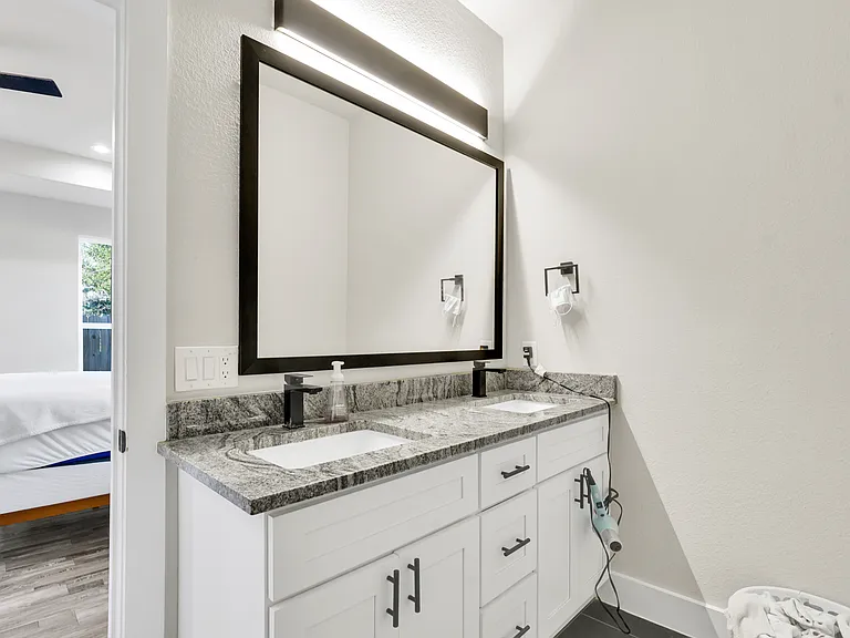 4621 Collins Ave — Photo 25