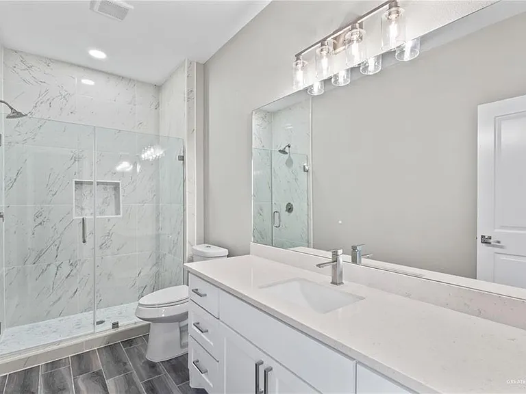 2605 Woodpecker St #4 — Photo 9