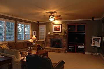 Family Room w/gas fireplace