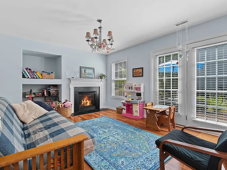1402 Fairmont St — Photo 8