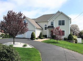 10 Thornbush Rd, Wethersfield, CT 06109