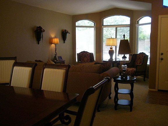 FORMAL LIVING/DINING