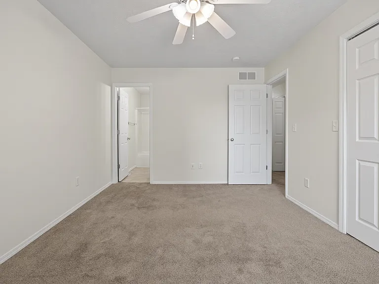 3 Ross Dr #6 — Photo 5