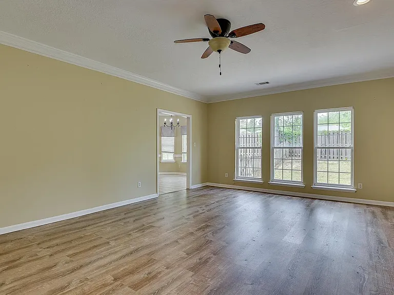 5755 Carriage Hills Dr — Photo 11