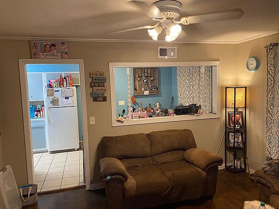 Living room into kitchen 