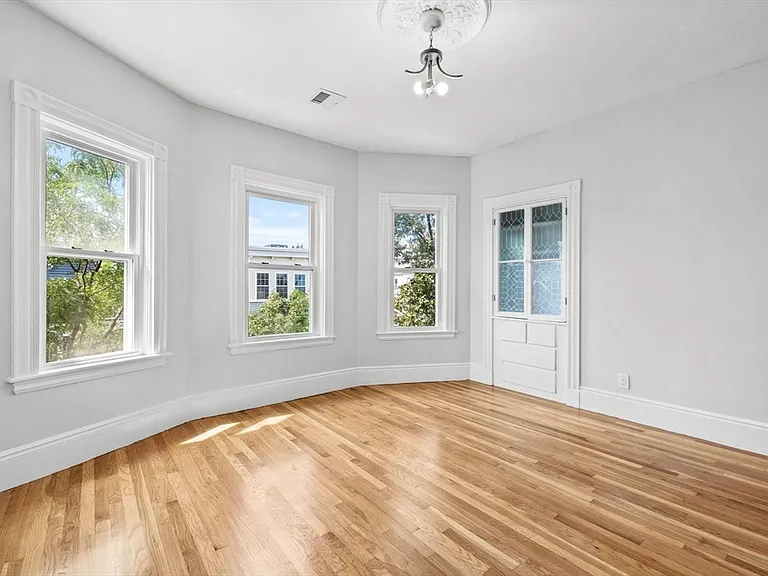 67 Romsey St #2 — Photo 5