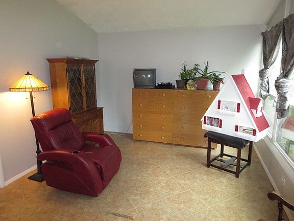 4th image of 122 N Idlewild Ave