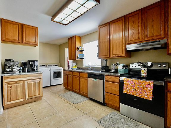 2nd image of 133 N Kenwood Street