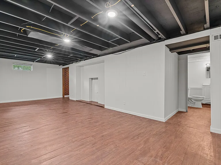1392 Langholm Dr — Photo 19