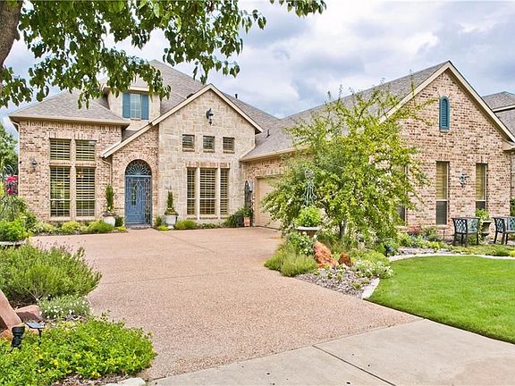 3rd image of 1105 Forest Lake Cir