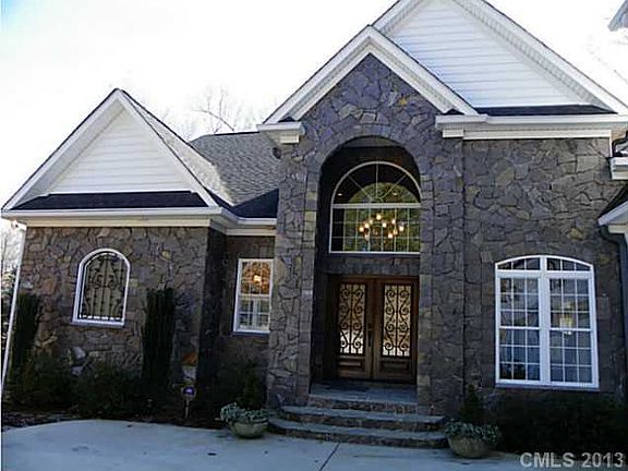 2nd image of 8403 Marina Ln