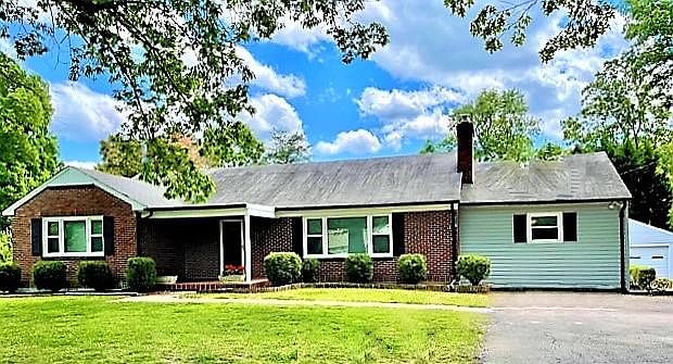 1st image of 304 Hanley Cir