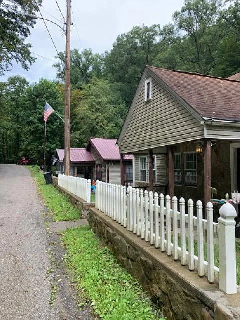 232 Scrabble Creek Rd — Photo 2