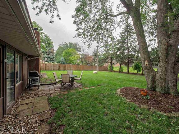 3rd image of 703 Bradley Dr