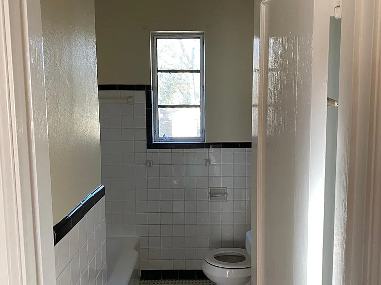 29 Van Heuval St — Photo 12