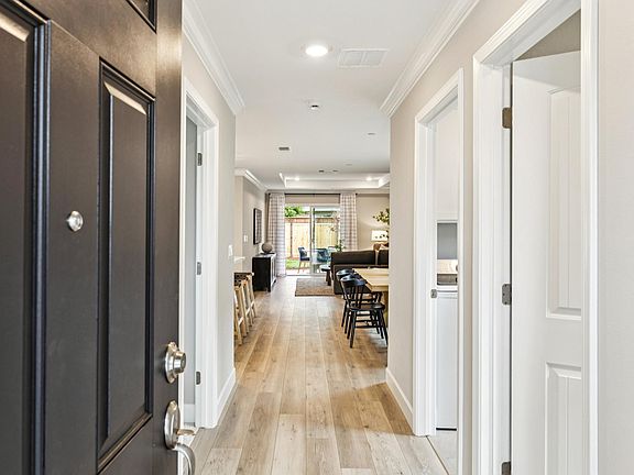 2684 Wesley Way Entry