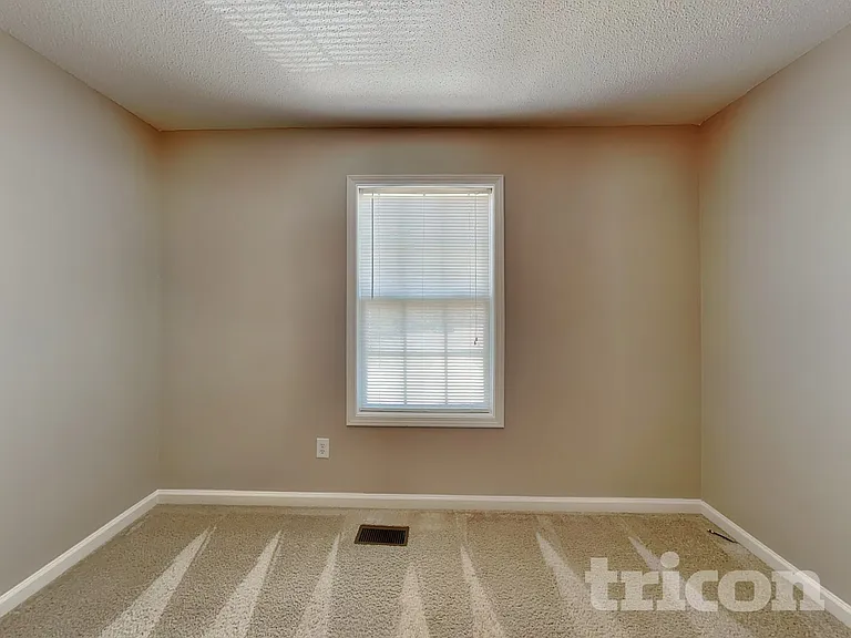 57 Honeysuckle Ct — Photo 10
