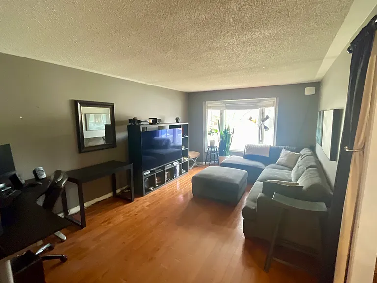 555 Jeffreybrook Dr — Photo 1