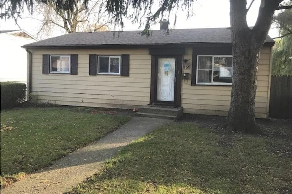 959 Lorraine Ave photo 1